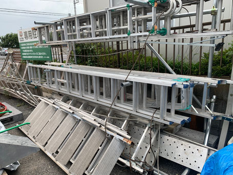 脚立・足場板等売り場を移動、整頓いたしました!(^▽^)