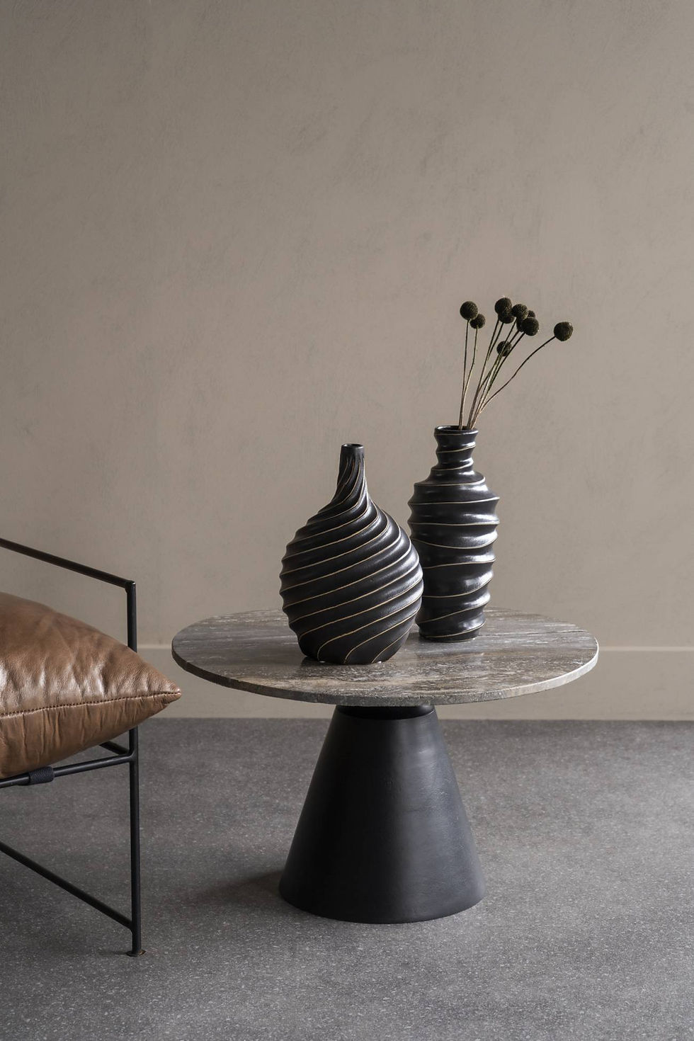 Thumbnail: Black Ripple Vase Squat