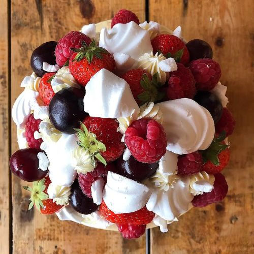 Eat & Mess Eton Mess Cake with berries