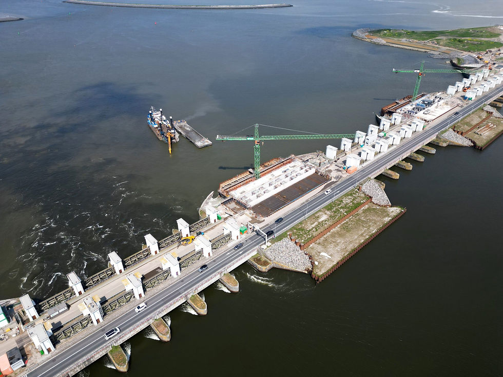 Constructions at the Afsluitdijk, a famous dyke in the North of Holland, seperating the Ijssel lake from the Wadden Sea, The Netherlands. Credit: claffra/Getty Images