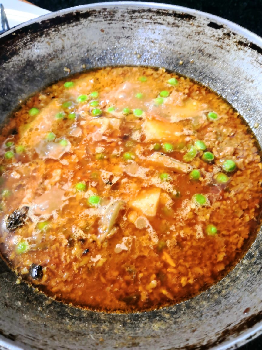 keema aloo cooking, keema curry recipe, kheema recipe, mutton recipes, traditional indian recipe blog whiskmixstir, indian food blog, sheetal jandial