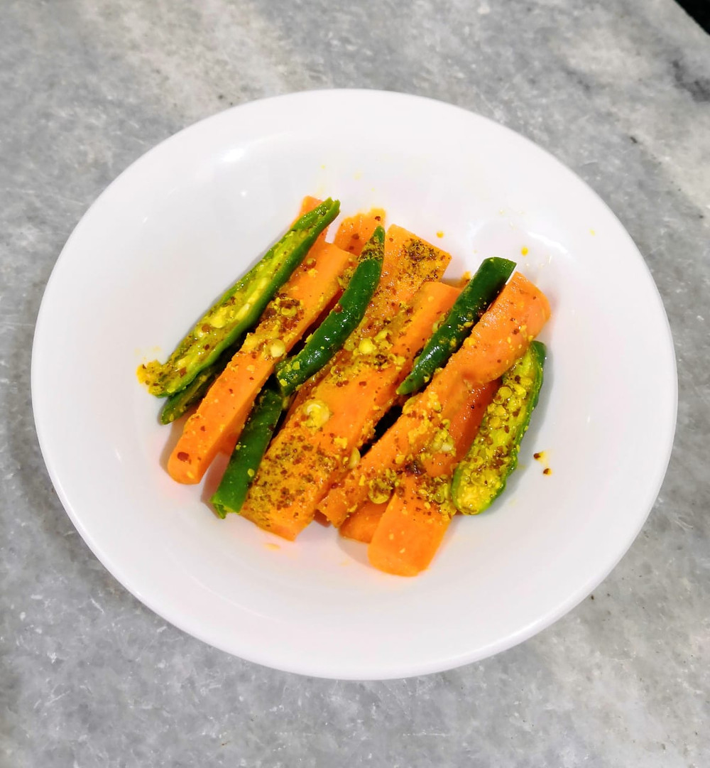 instant carrot pickle recipe, gajar ka achaar, carrot and chilli pickle recipe, indian pickles, indian condiments recipe, traditional indian recipe blog whiskmixstir, indian food blog, sheetal jandial