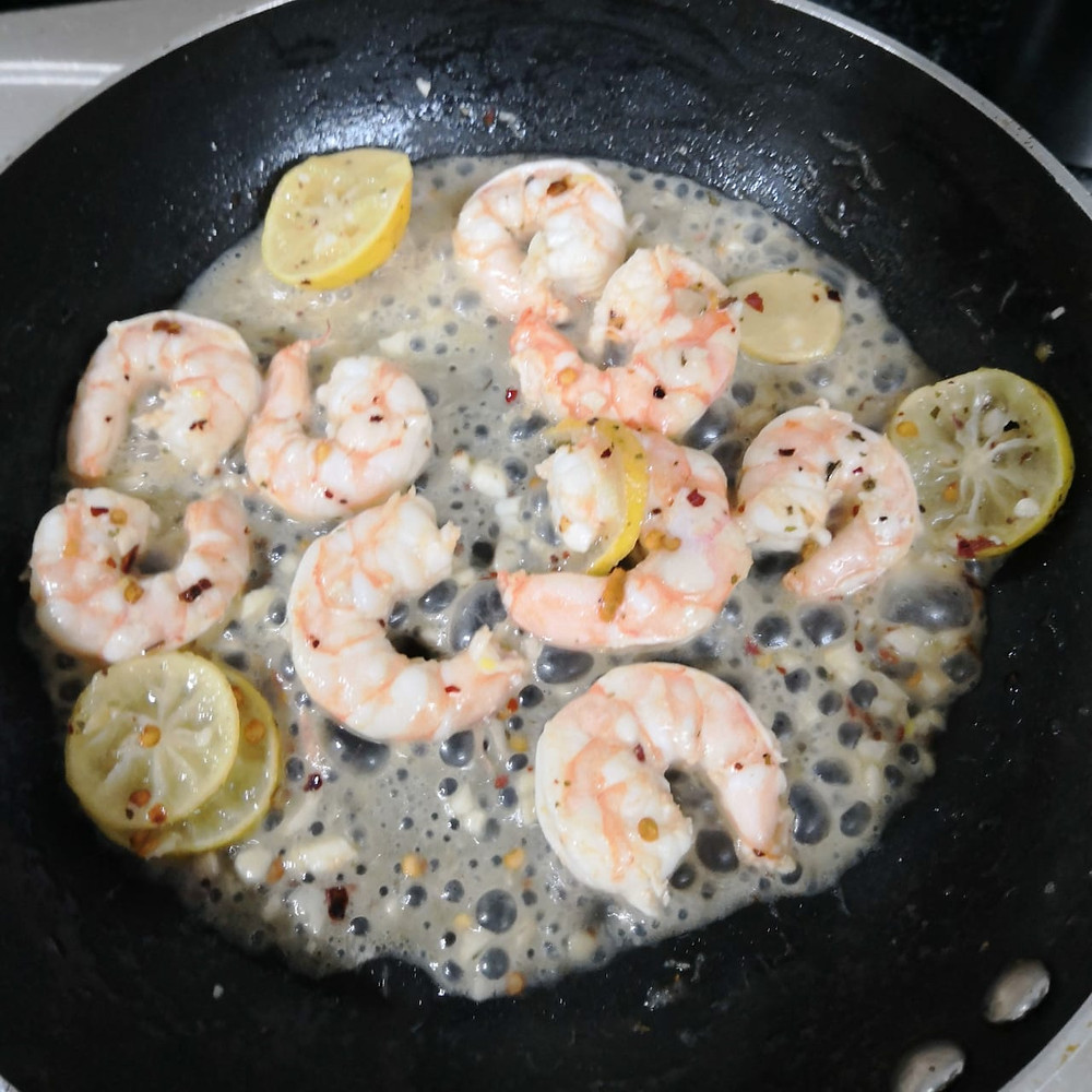 lemon garlic prawns recipe, garlic butter prawns, prawns recipe, pan grilled prawns, whiskmixstir food recipe blog, sheetal jandial