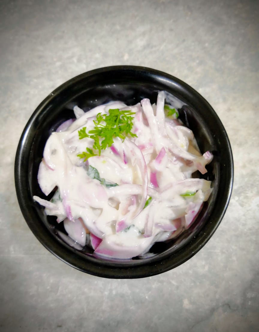 dahi kanda recipe, pyaz ka raita recipe, pickled onions recipe, konkani thali condiments recipes, maharashtrian thali condiments, indian condiment recipes, traditional indian recipe blog whiskmixstir, indian food bloggers, sheetal jandial
