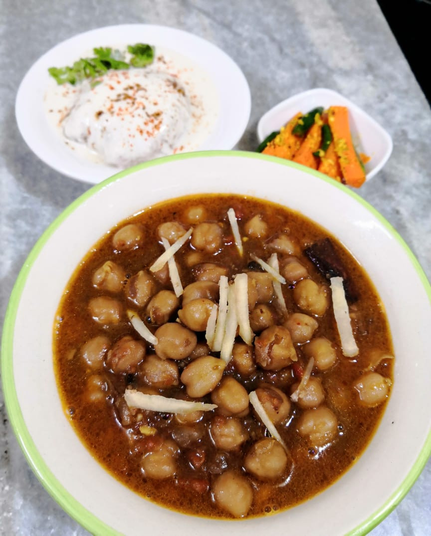chole masala recipe, chana masala recipe, chickpeas curry recipe, indian chickpeas recipe, punjabi chole recipe, indian meal dinner ideas, traditional indian food recipes, authentic indian recipe blog whiskmixstir, sheetal jandial