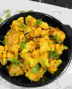 aloo gobi, aloo gobi recipe, cauliflower recipes, vegan indian meal ideas, indian recipe blog, traditional indian recipe, whiskmixstir indian food blog, sheetal jandial
