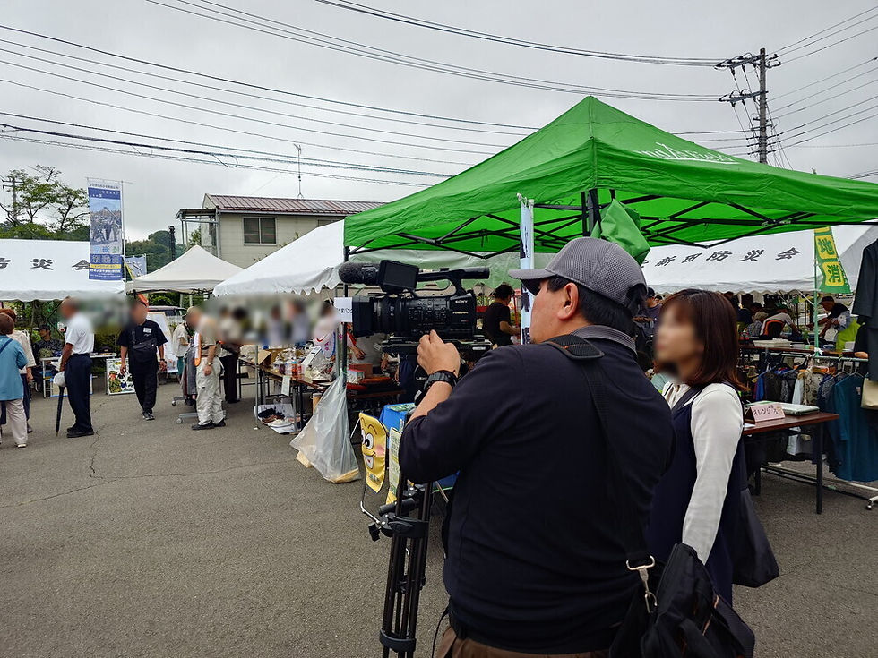 お祭りの盛り上がりに、地元放送局も駆け付け取材をしていました