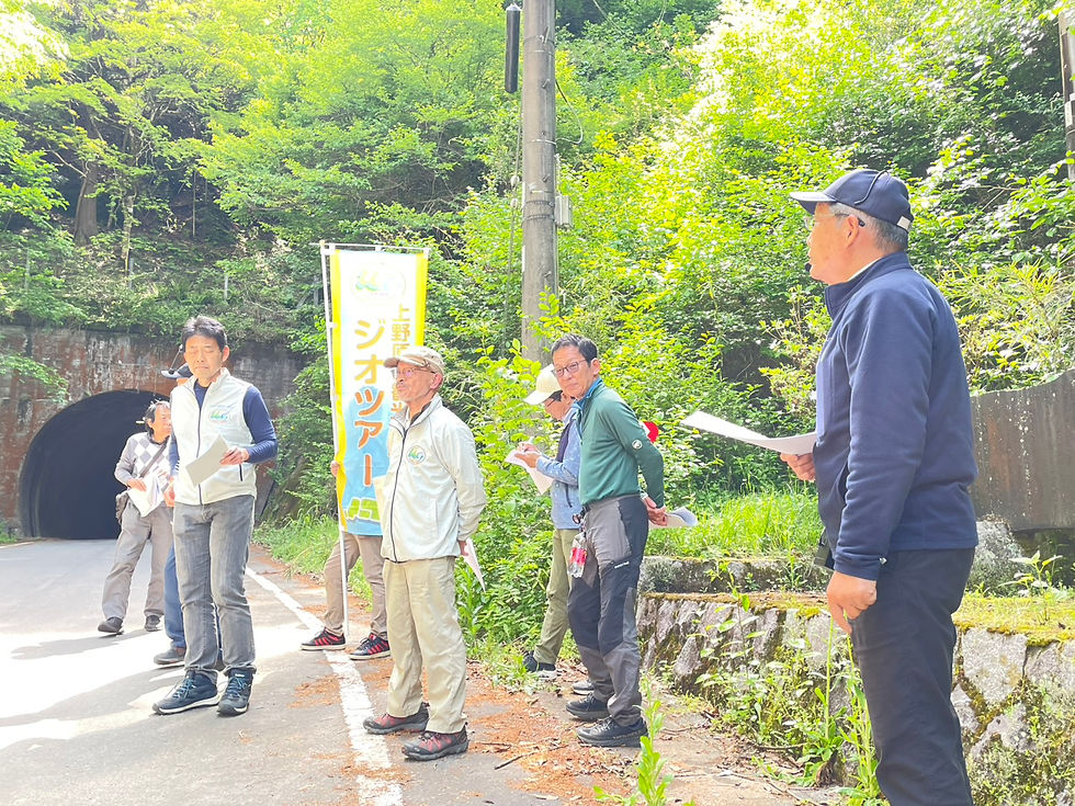 隧道に詳しい地元の人が、天神隧道ができるまでの経過等を説明