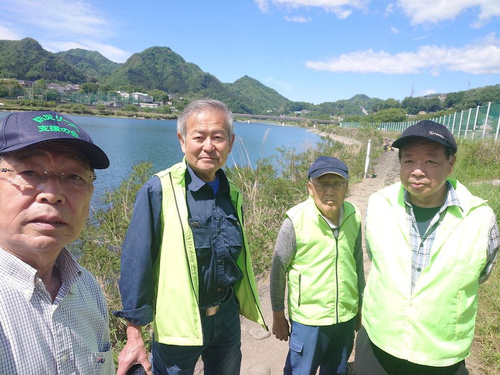 桂川河川敷新田側では塵拾いのため、UKKの皆さんが集まりました