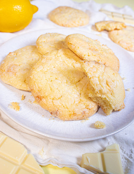 Olivenöl-Cookies mit weißer Schokolade, Zitrone & Meersalz