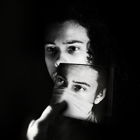 eu espelhob&w.jpg