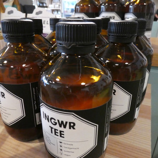Bio Ingwerkonzentrat
ungesüsst.
Für Tee und coole Drinks.