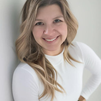 Rebecca Parcha, Romantasy Author and lover of dragons, high fae, vampires, and intrigue.
