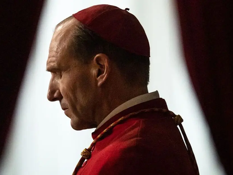 Conclave sobe muros para enfatizar mistérios e contradições do catolicismo.