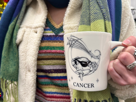 Holiday Gift Ideas: From Cozy Mugs to Stylish Apparel and Home Goods