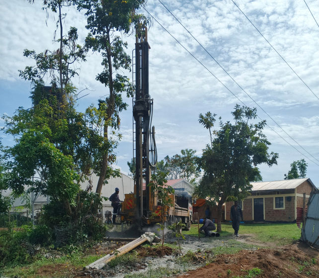 A large apparatus for boring for water