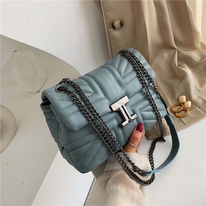 Thumbnail: chain detail handbag