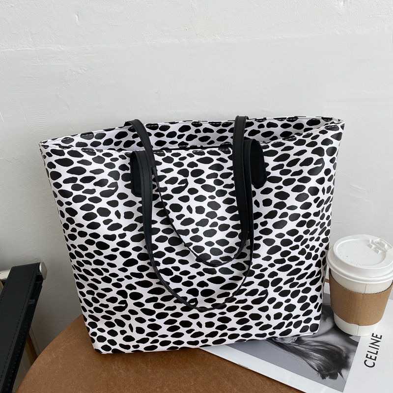 Thumbnail: handbag/tote bag