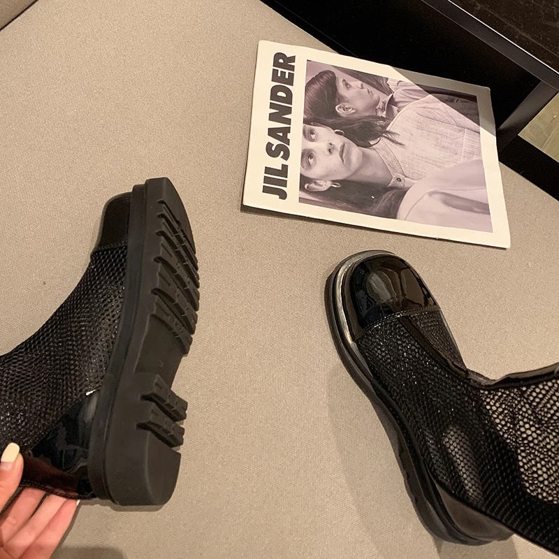 Thumbnail: boots