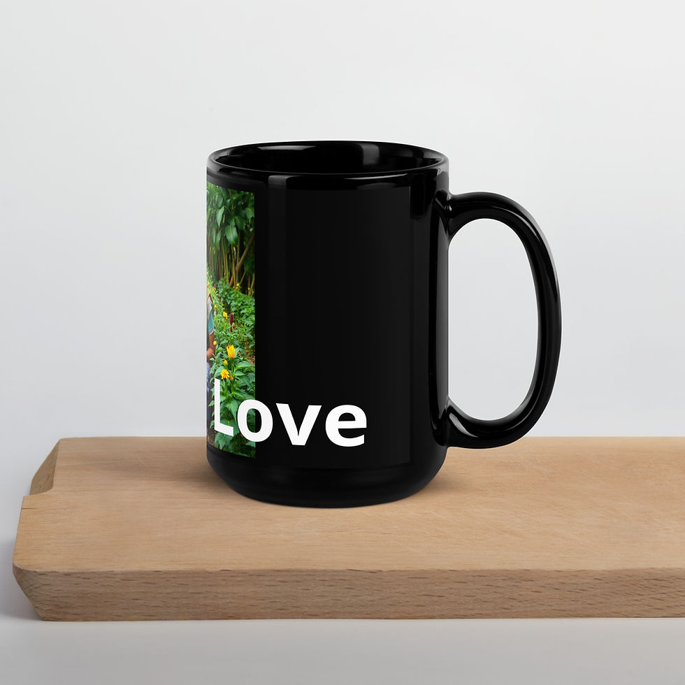 Miniatura: Black coffee mug with 'Love' text, resting on a wooden board Issasbazaar.