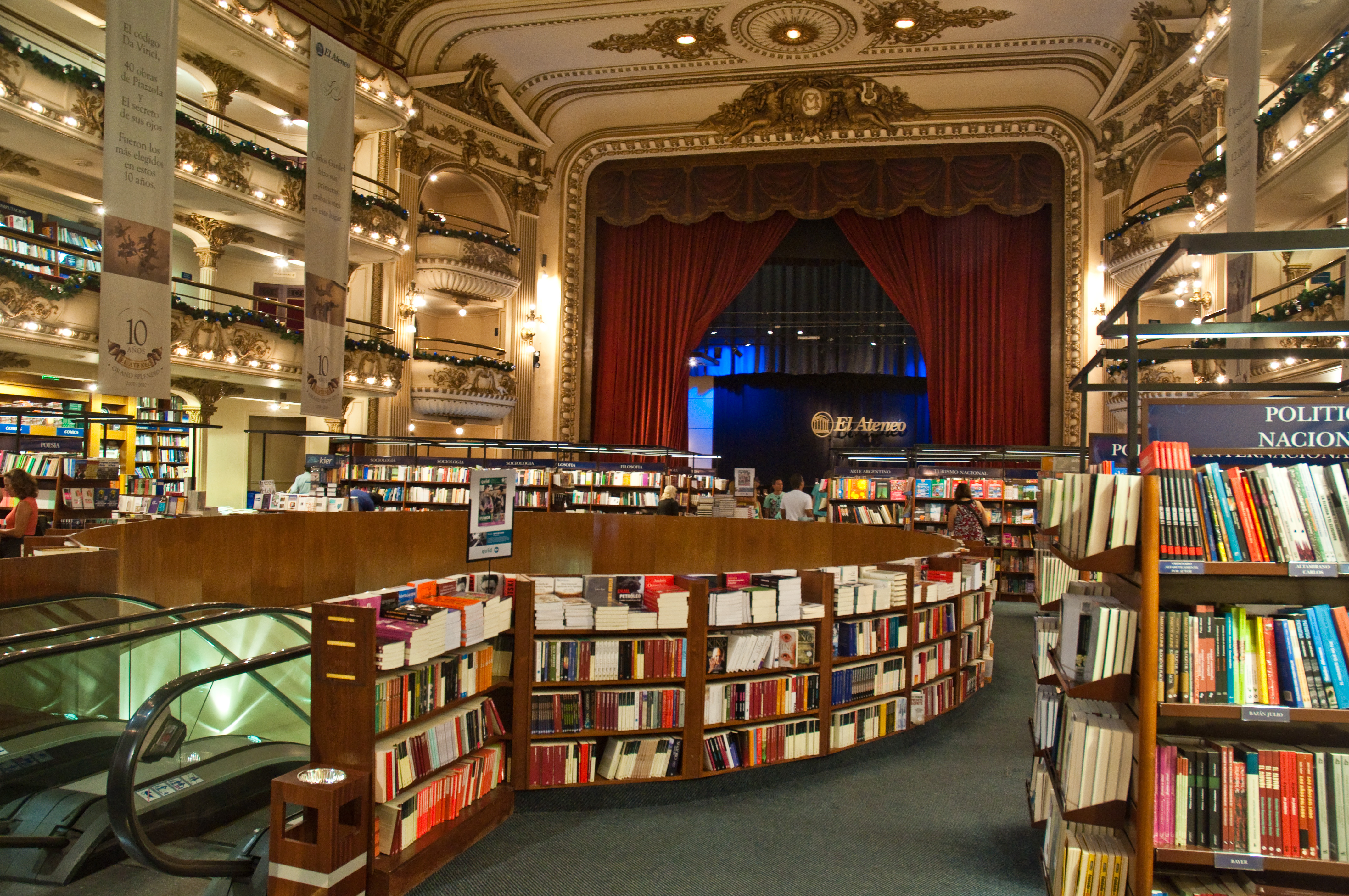 El_Ateneo_Grand_Splendid_Bookshop,_Recoleta,_Buenos_Aires,_Argentina,_28th._Dec._2010_-_Flickr_-_Phi