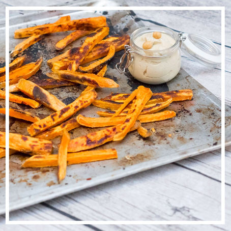Süßkartoffelpommes mit  Hummus
