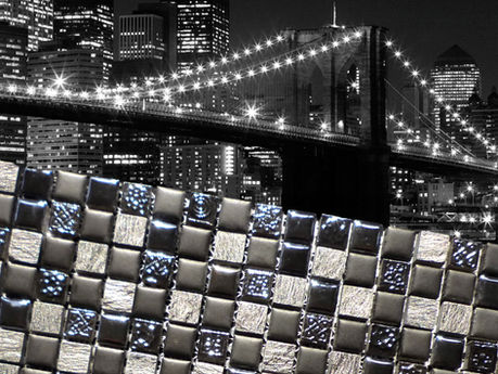 Immagine di mashup con mosaico di e ponte illuminato