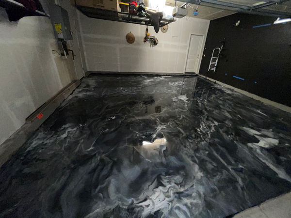 High-gloss solid epoxy floor