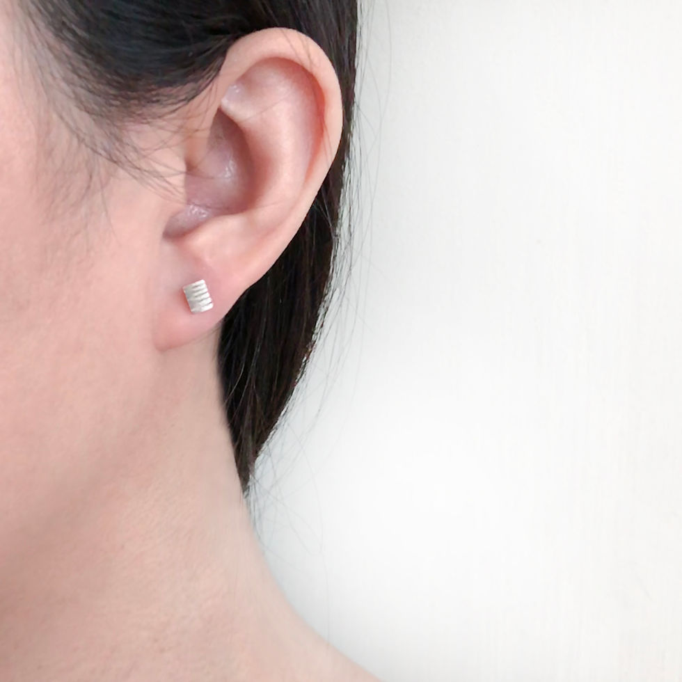 縮圖：MIN JEWELLERY® L‘HÈRITAGE 十三溝單磚耳釘Studs