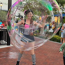 Bubble Entertainment / Giant Bubbles 