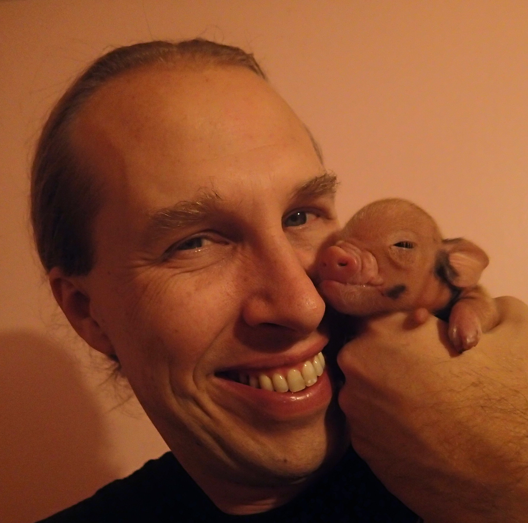Head shot with piglet