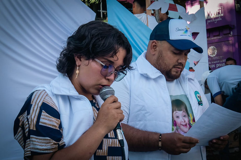 En el cierre de la Semana por la Paz, la presidenta y el vicepresidente del Consejo Territorial de Paz, representantes de los sectores de juventudes y personas con discapacidad, respectivamente, realizaron la lectura pública del comunicado a la opinión pública. El pronunciamiento reafirmó el compromiso con la vida, los derechos humanos, la protección de la población civil, el diálogo y la reconciliación, así como la importancia de mantener abiertos los espacios comunitarios de participación y construcción de paz. Fotografía: William Pérez Guerrero - Consejero de Paz - SOMOS TV