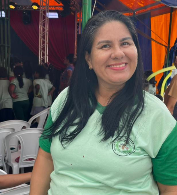 A professora da Escola Estadual São Francisco das Chagas, no bairro Araxá, Elaine Cristina