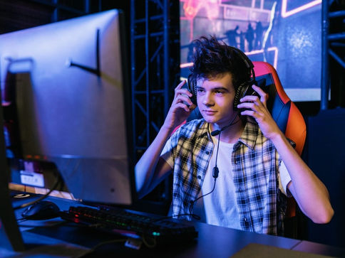 Amapaenses podem concorrer a 8 mil bolsas de estudo gratuitas para e-sports no Santander Gamer Pro