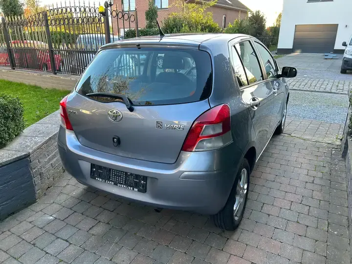 Miniature : Toyota Yaris 1.33i VVT-i AUTOMATIQUE CLIMATISATION 1290 euros 