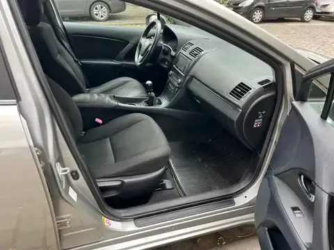 Miniatúra: Toyota Avensis 1.6i Terra 3990€