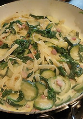 Fettuccine Con Zucchini, Spinaci E Pancetta