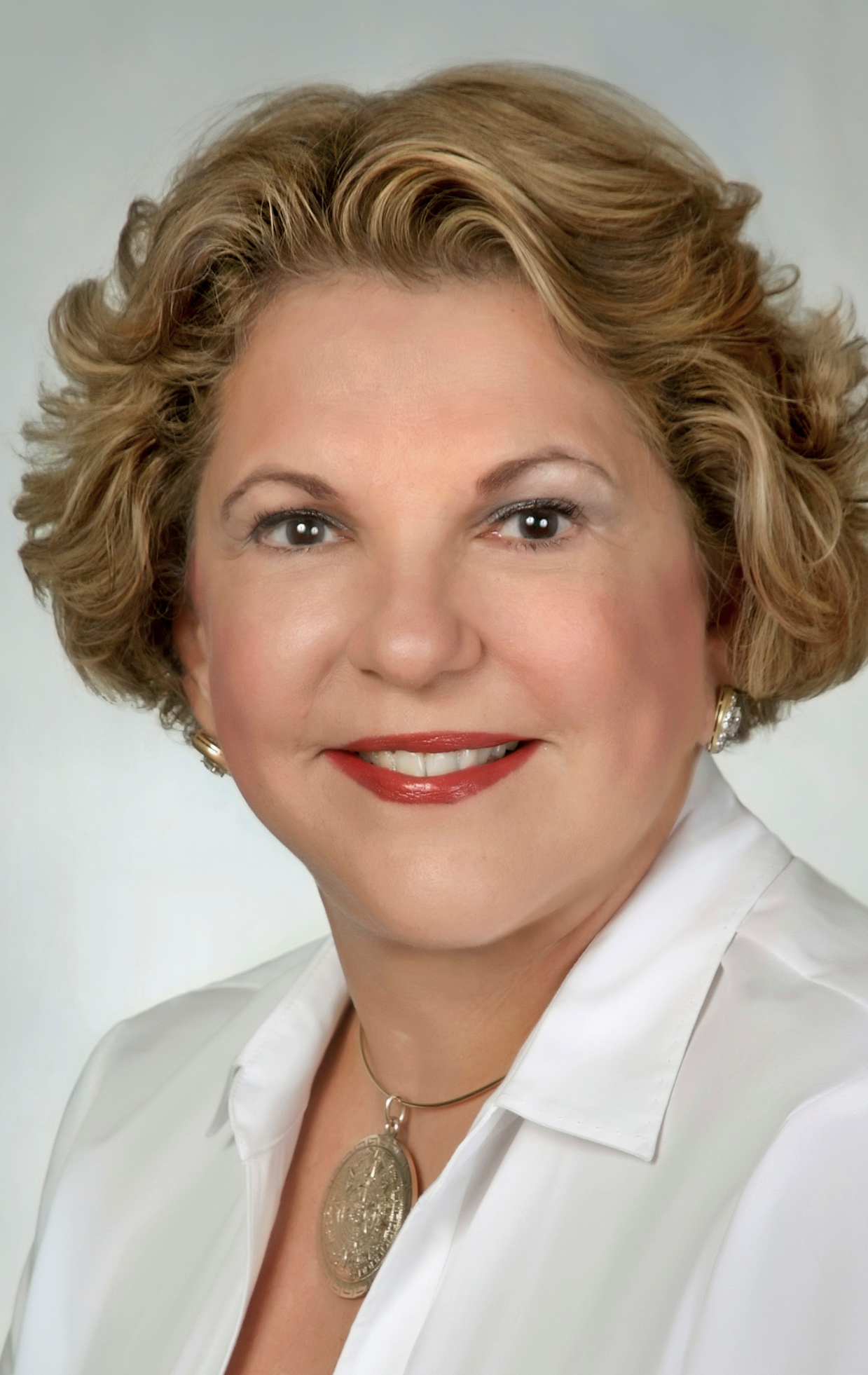 Dr._Ana_Cha_Guzman.bmp.png