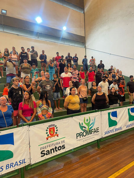 Abertura da Copa Aberta de Futsal Cidade de Santos foi um evento marcante que contou com a participação de atletas, pais e professores.