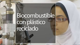 Joven egipcia recicla plástico para producir biocombustible
