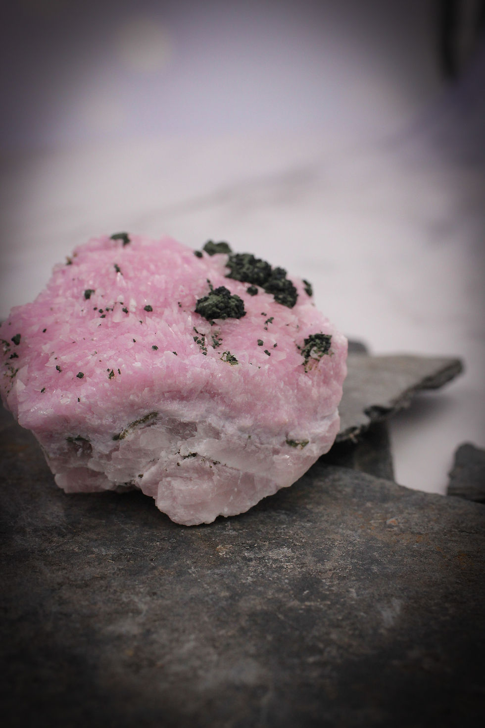 Miniature : Malachite sur Cobaltocalcite – Katanga, République Démocratique du Congo