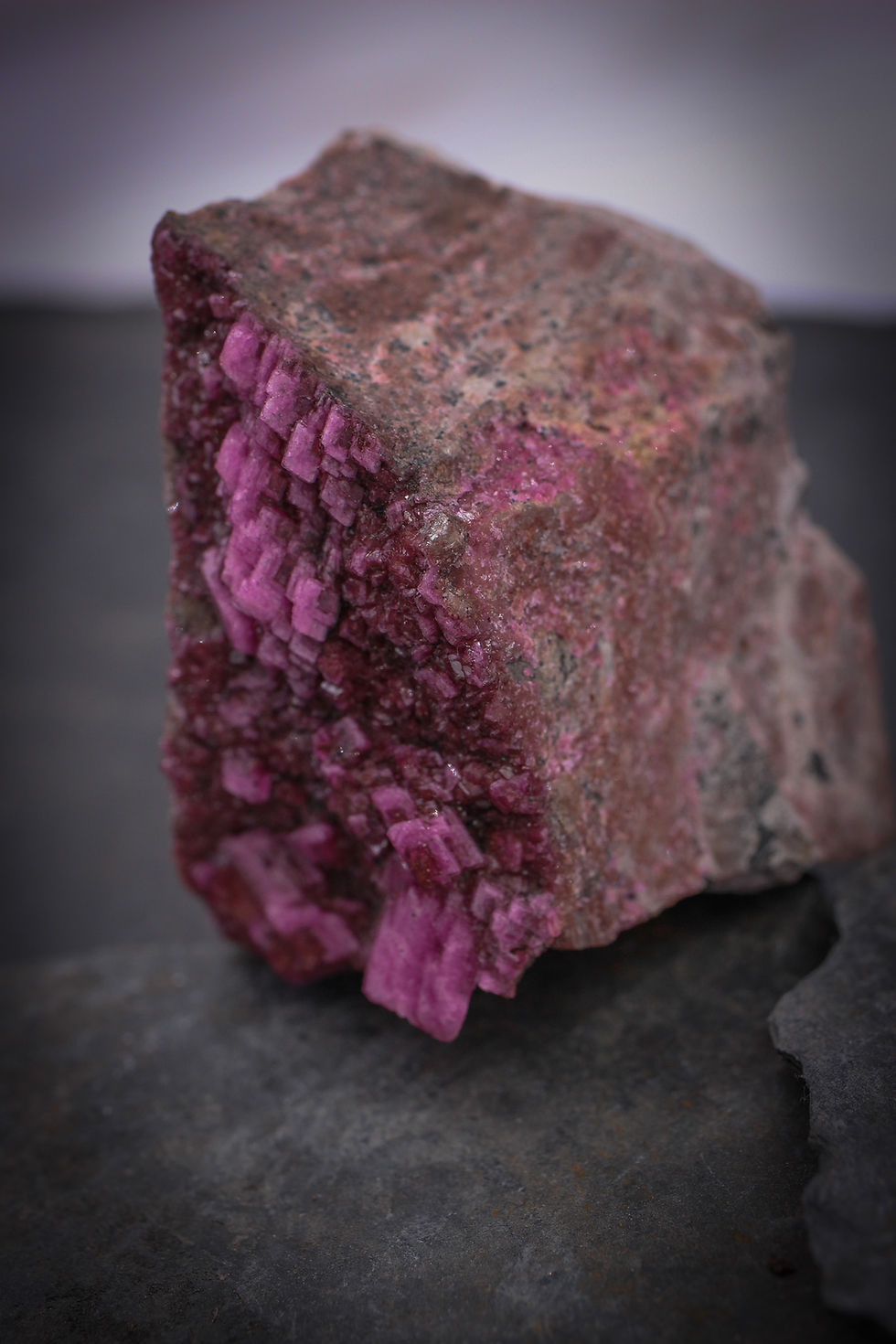 Miniature : Cobaltocalcite – Mine de Musonoï, Katanga (RDC)