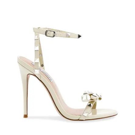 STEVEMADDEN-DRESS_BRADSHAW-R_BONE-PATENT_SIDEBRADSHAW-S NATURAL
by:
@Steve Madden Canada -egan leather upper material with studs Vegan leather lining Synthetic sole 4.5 inch heel height