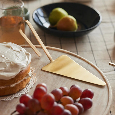 West Elm (US)
Fleck Loop Cake Server