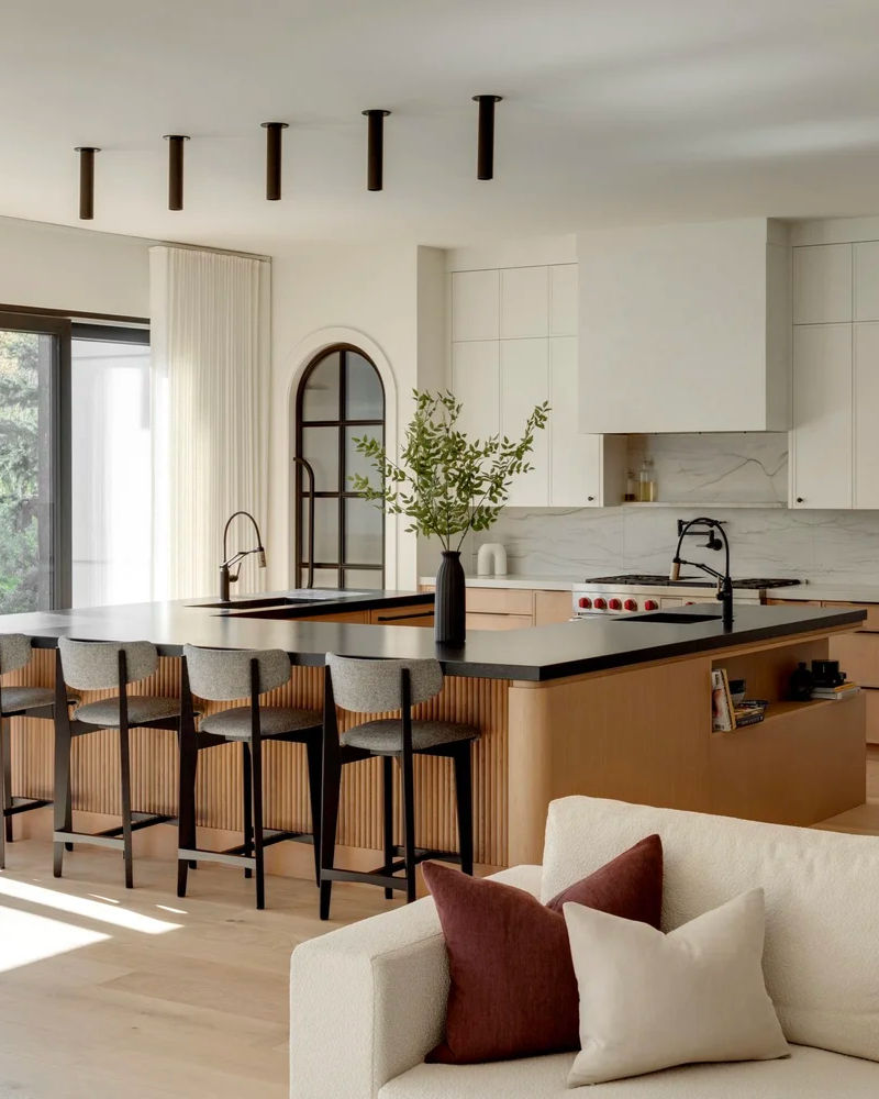 Studio Felix high-end U-shaped kitchen
