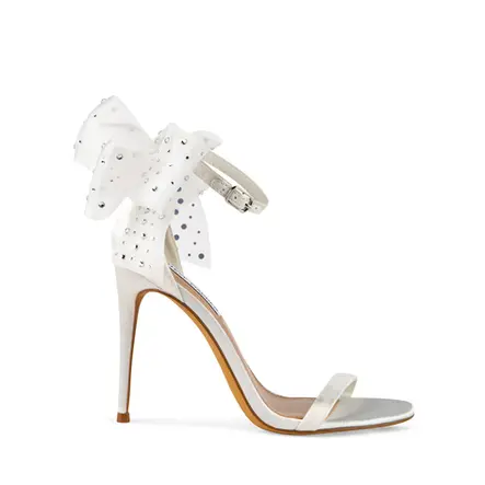 Steve Madden (Canada)
NIKOLE WHITE