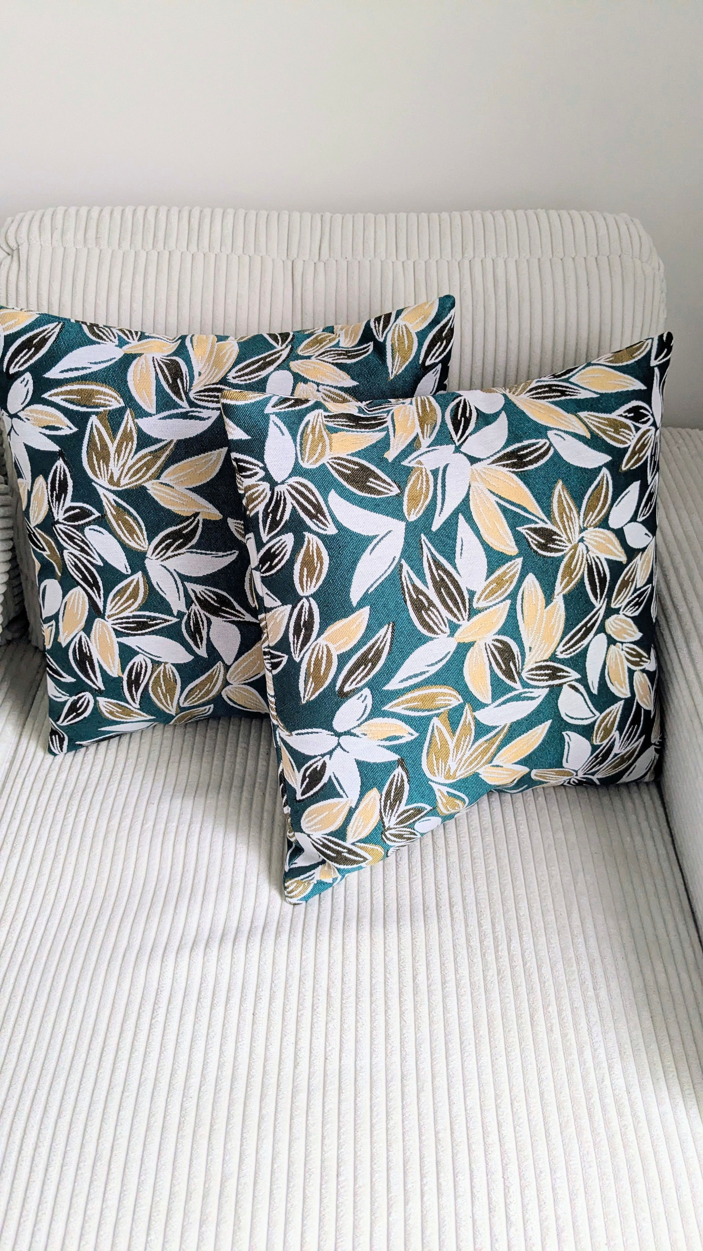 Housse Feuilles fond vert 45x45cm Fait Main