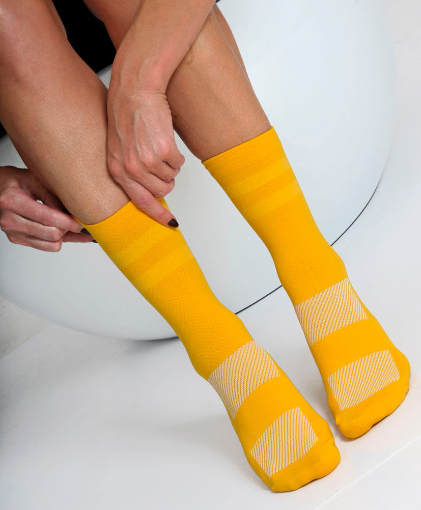 Thumbnail: Prettig fietsshirt voor onze vrouwen met pit....én kleur ! Dare to wear !