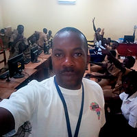 Equipe d'apprenants avec Concepteur N'Sé