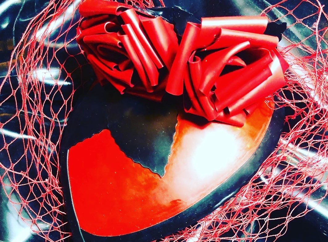 Latex teardrop double rubber rose fascinator hat with veil